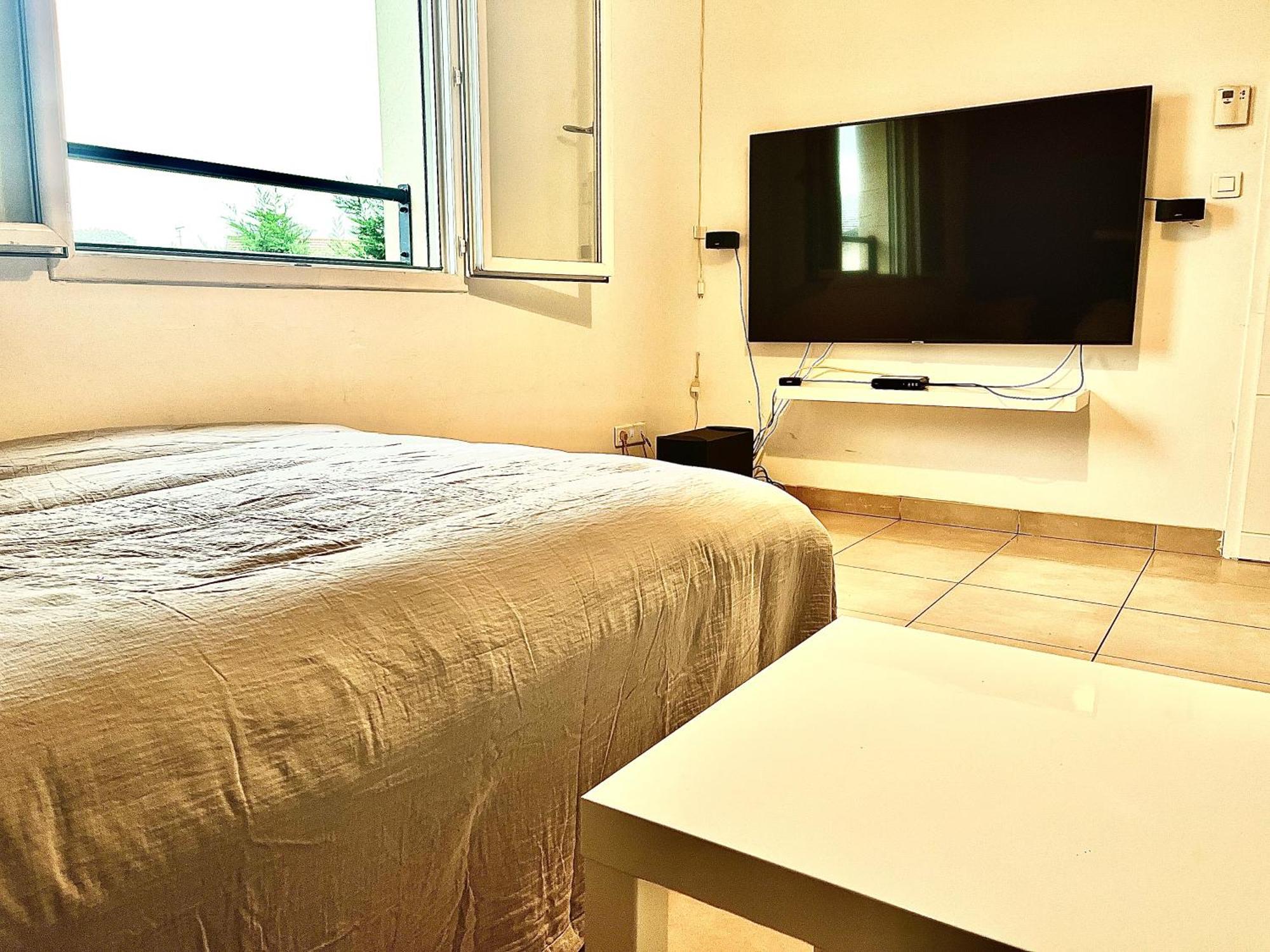 Room In House Villefontaine Exterior foto
